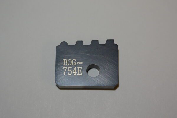 A black piece of metal with the words " bog 7 5 4 e ".