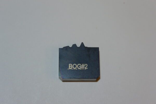 A black box with the words " bogi 2 ".